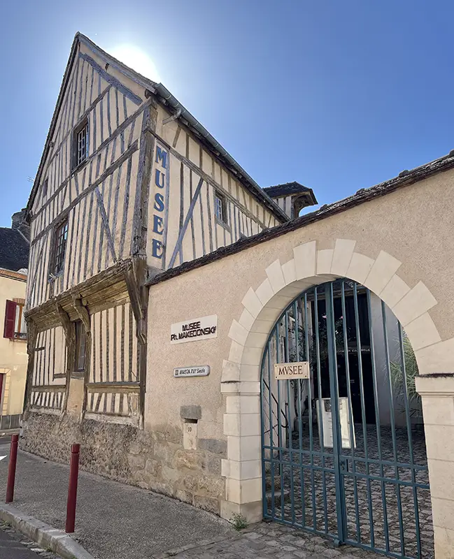 musee dakedonsky saint julien du sault