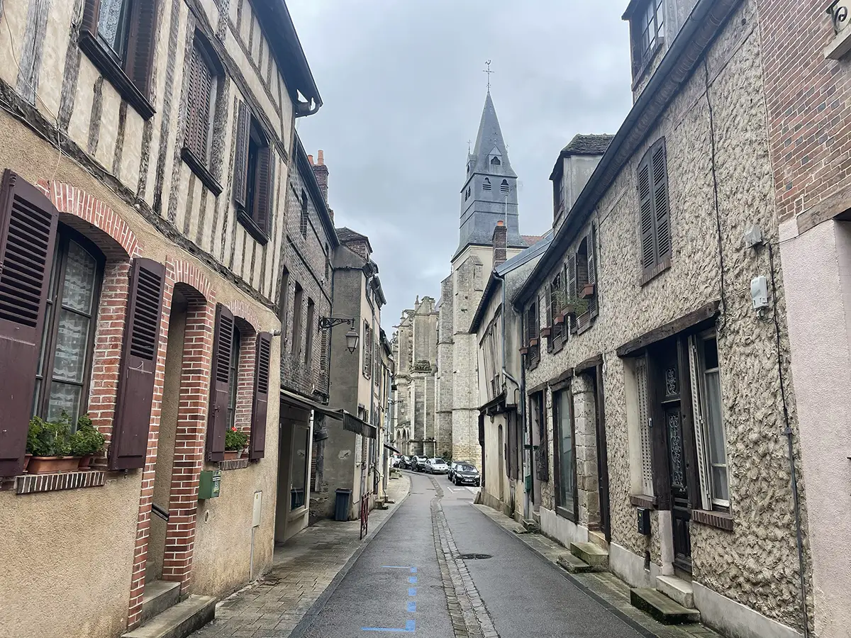 saint julien du sault village eglise yonne bourgogne rue notre dame 1200